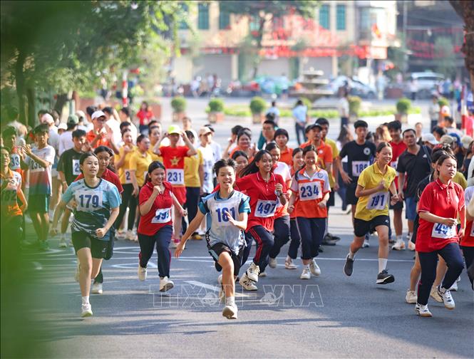 Giải chạy thu hút đông đảo các tầng lớp nhân dân, góp phần lan tỏa tinh thần rèn luyện thể chất theo gương Bác Hồ, nâng cao sức khỏe cộng đồng. Ảnh: Thanh Tùng - TTXVN